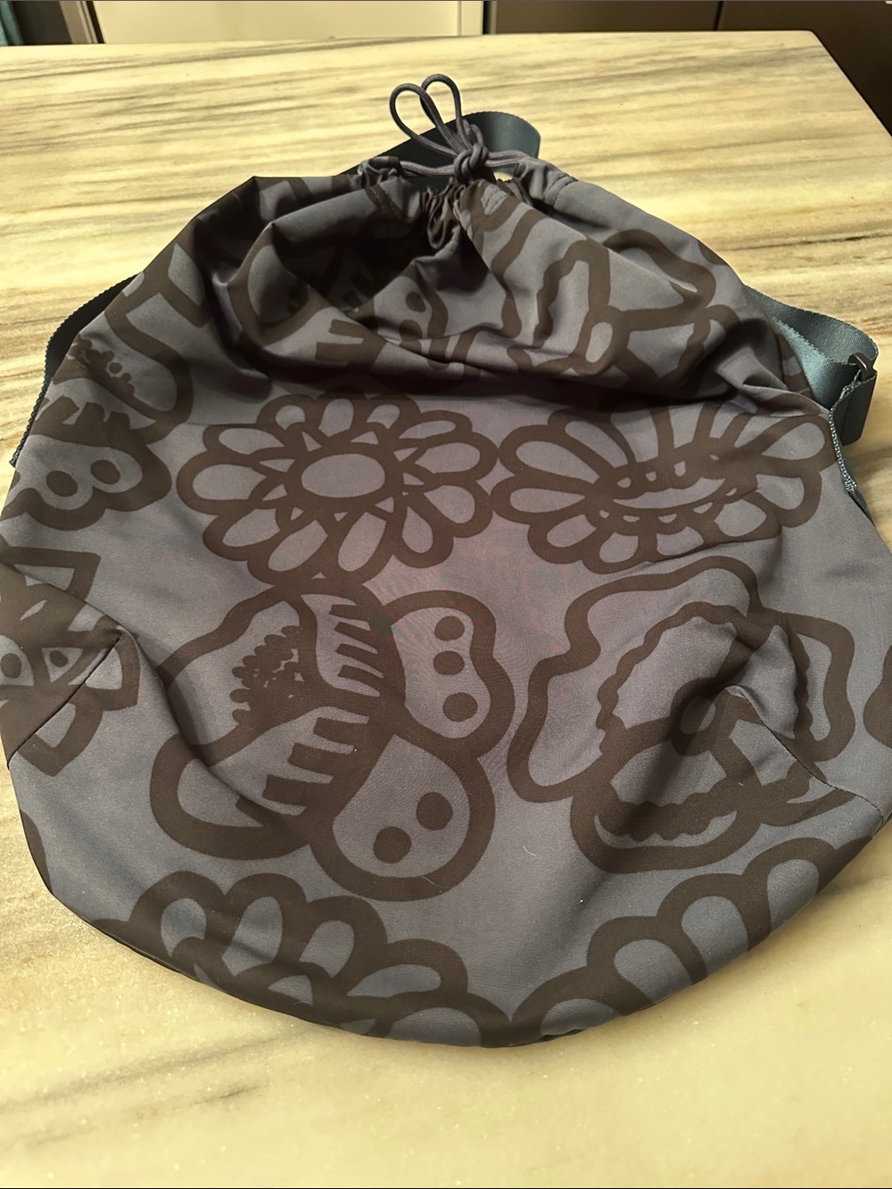 UNIQLO AND MARIMEKKO DRAWSTRING CROSSBODY BAG - Picture 3 of 3